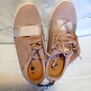 Big Buddha Ladies Casual Shoes Sz. 7.5 color Blush, New with Tag $23.44